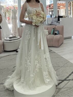 Romantic Ivory Lace Floral A-Line Wedding Dress